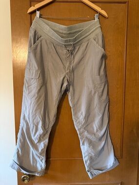 Columbia Light Gray Cropped Cargo Pants